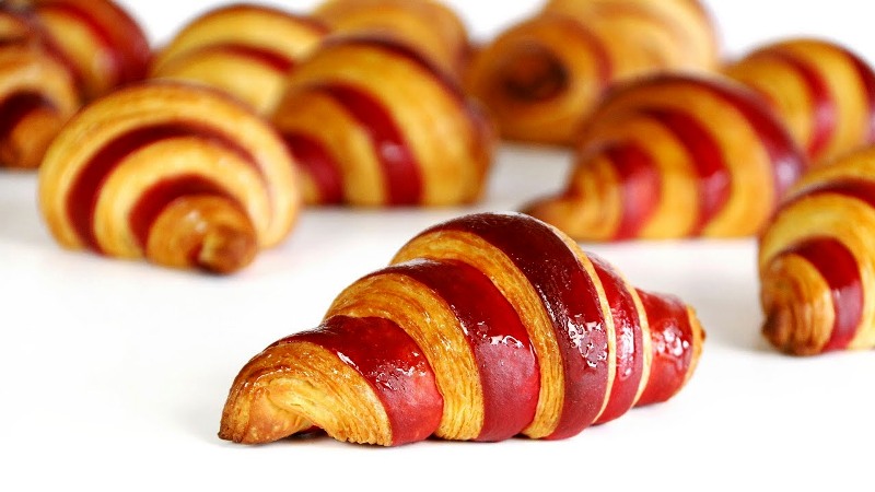 ΧΡΩΜΑΤΙΣΤΟ CROISSANT