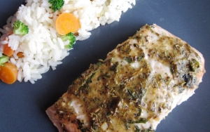 Black Salmon με μους ψητού παντζαριού