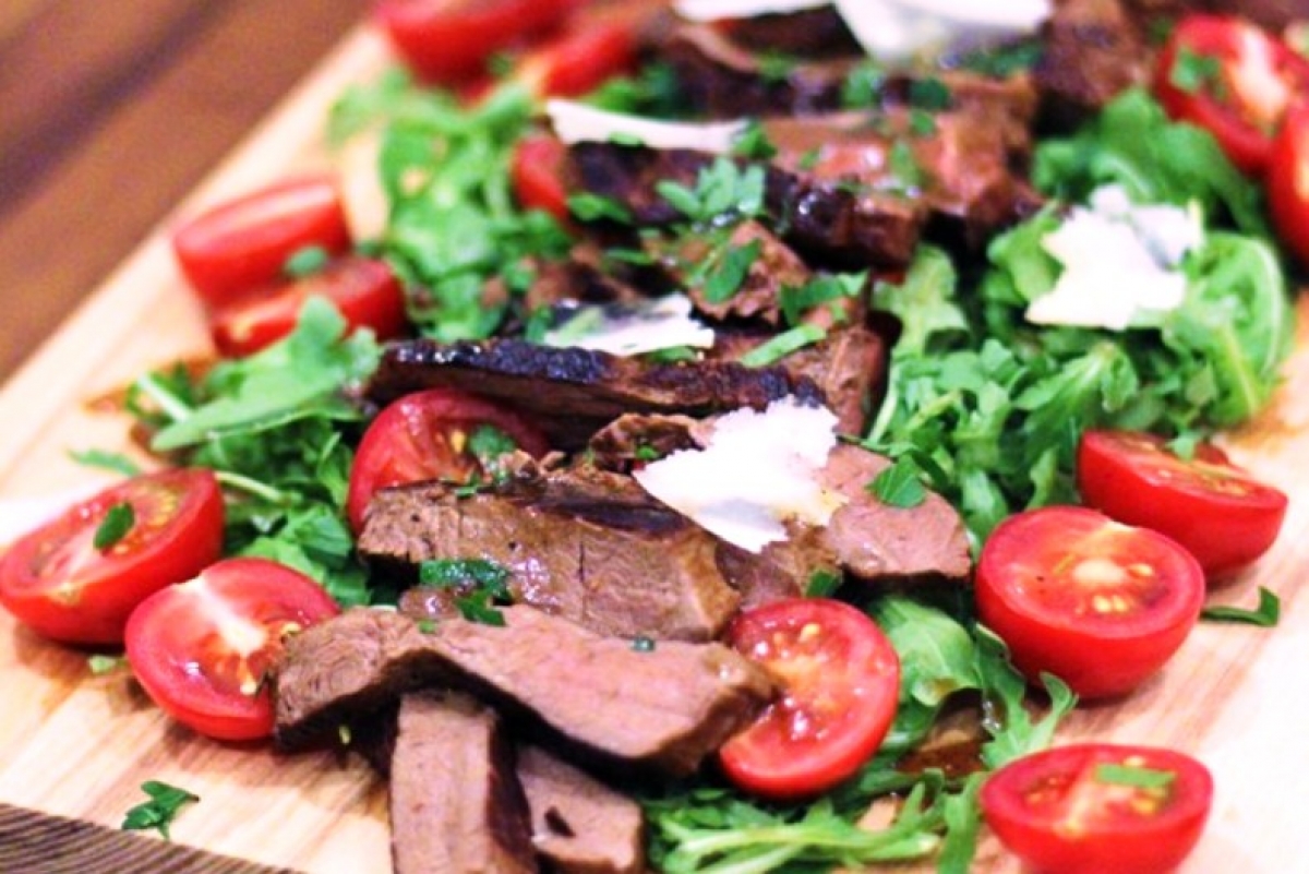 BBQ MIX ΚΑΙ STEAK SALAD