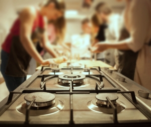 &Gamma;&iota;&alpha;&tau;ί &omicron;&iota; &epsilon;&rho;&gamma;&alpha;&zeta;ό&mu;&epsilon;&nu;&omicron;&iota; &mu;έ&nu;&omicron;&upsilon;&nu; &sigma;&epsilon; &epsilon;&tau;&alpha;&iota;&rho;&epsilon;ί&epsilon;&sigmaf; &pi;&omicron;&upsilon; &epsilon;&pi;&epsilon;&nu;&delta;ύ&omicron;&upsilon;&nu; &sigma;&epsilon; team building